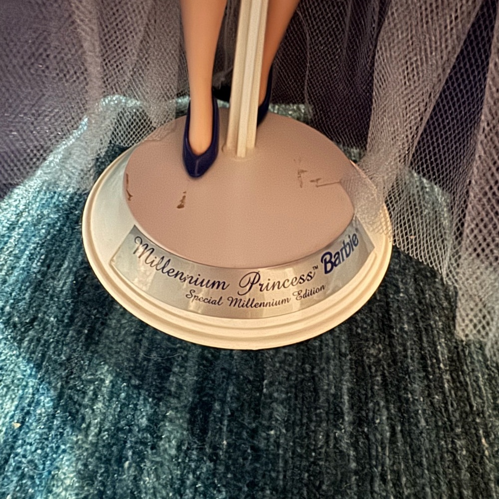 Millennium Princess Barbie Doll - Picture 4 of 6